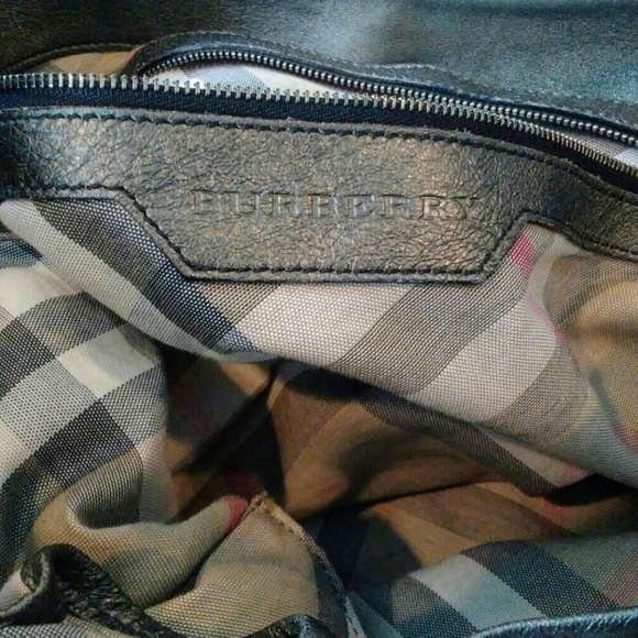 😍 Rare Burberry metallic hobo 😍 - Picture 5 of 10